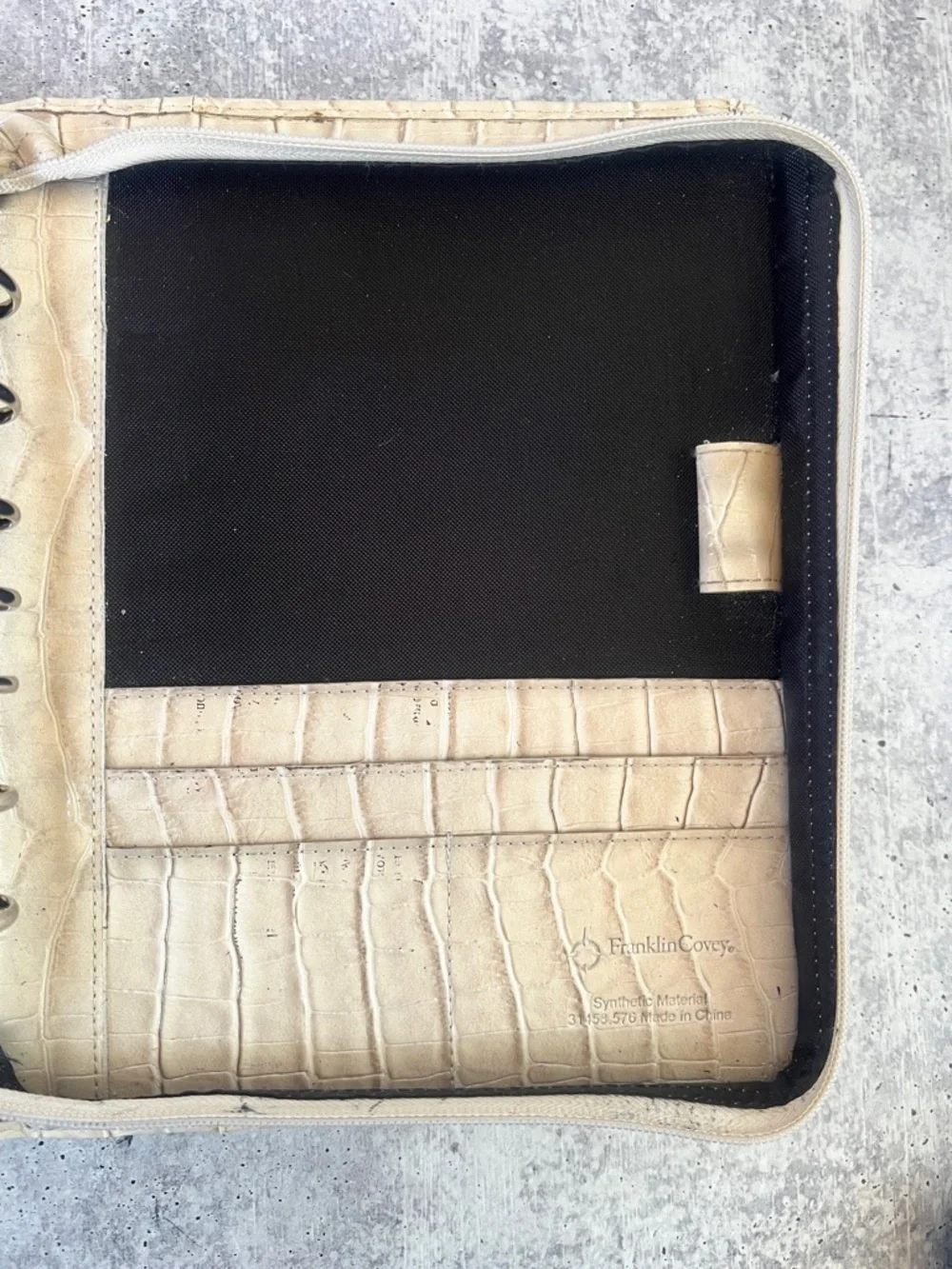 Franklin Covey Cream Faux Croc-Embossed Leather Zipper Binder